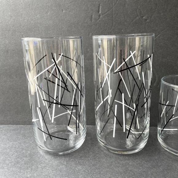 Set of 4 Vintage Libbey Glasses 2 Small 2 Tall Black White Abstract - Picture 3 of 9